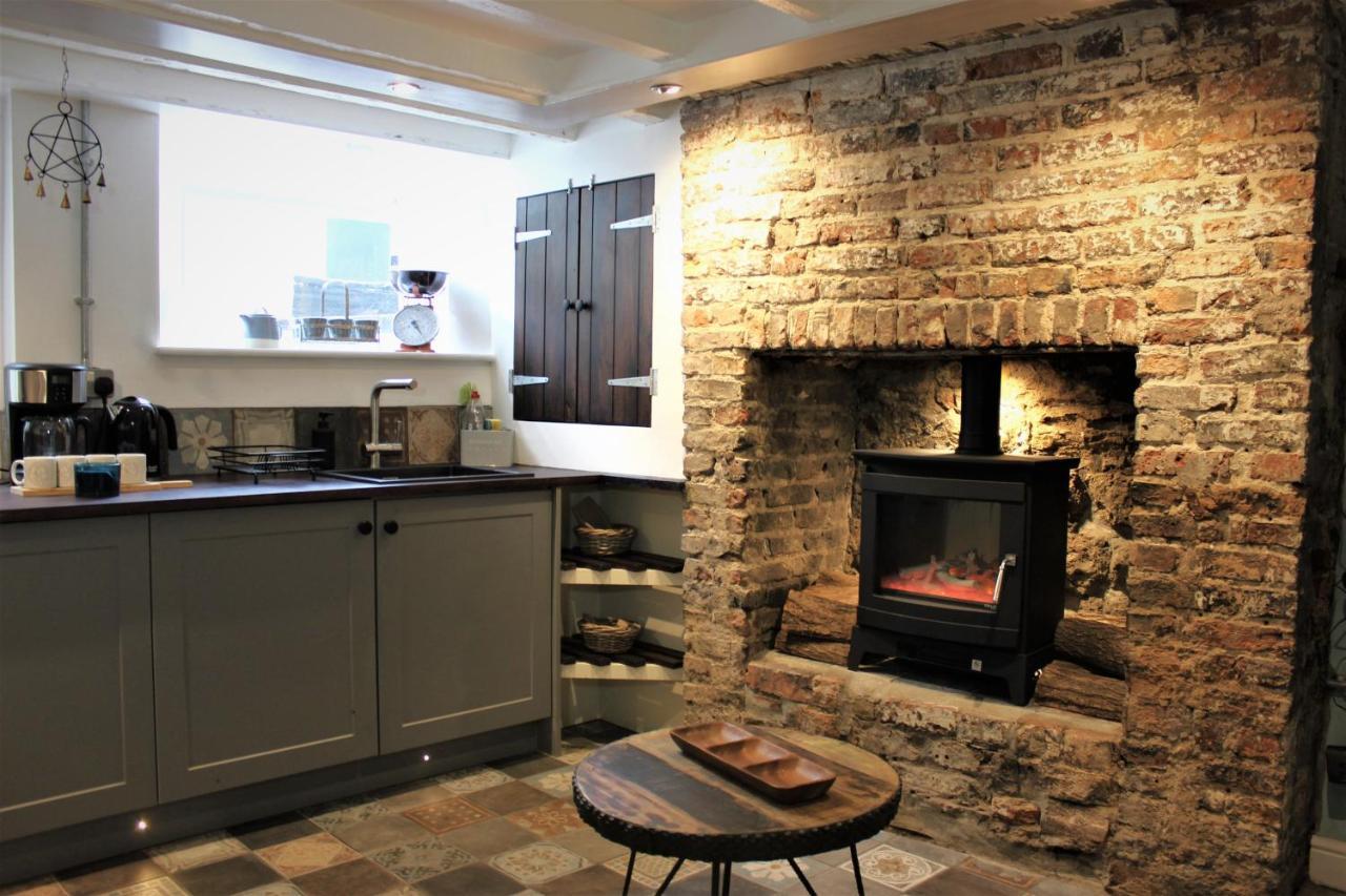 Boutique Fisherman'S Grade II Listed Cottage 스카버러 외부 사진