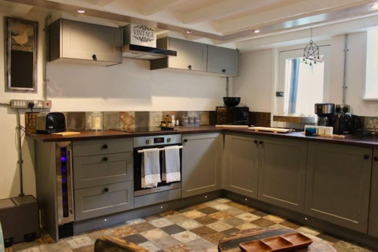 Boutique Fisherman'S Grade II Listed Cottage 스카버러 외부 사진